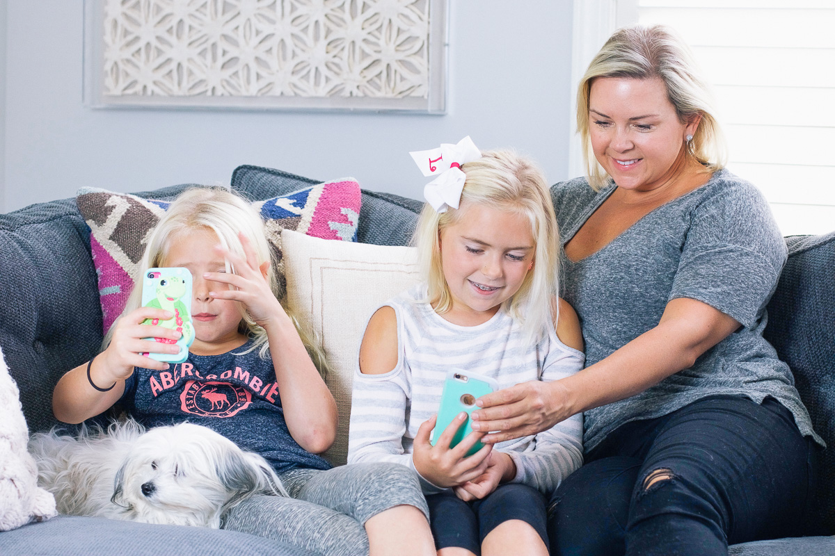 Need safer cell phone control and cell usage? Cell phone contracts aren't enough. We’re using Verizon FamilyBase to set smart boundaries for screen time. 