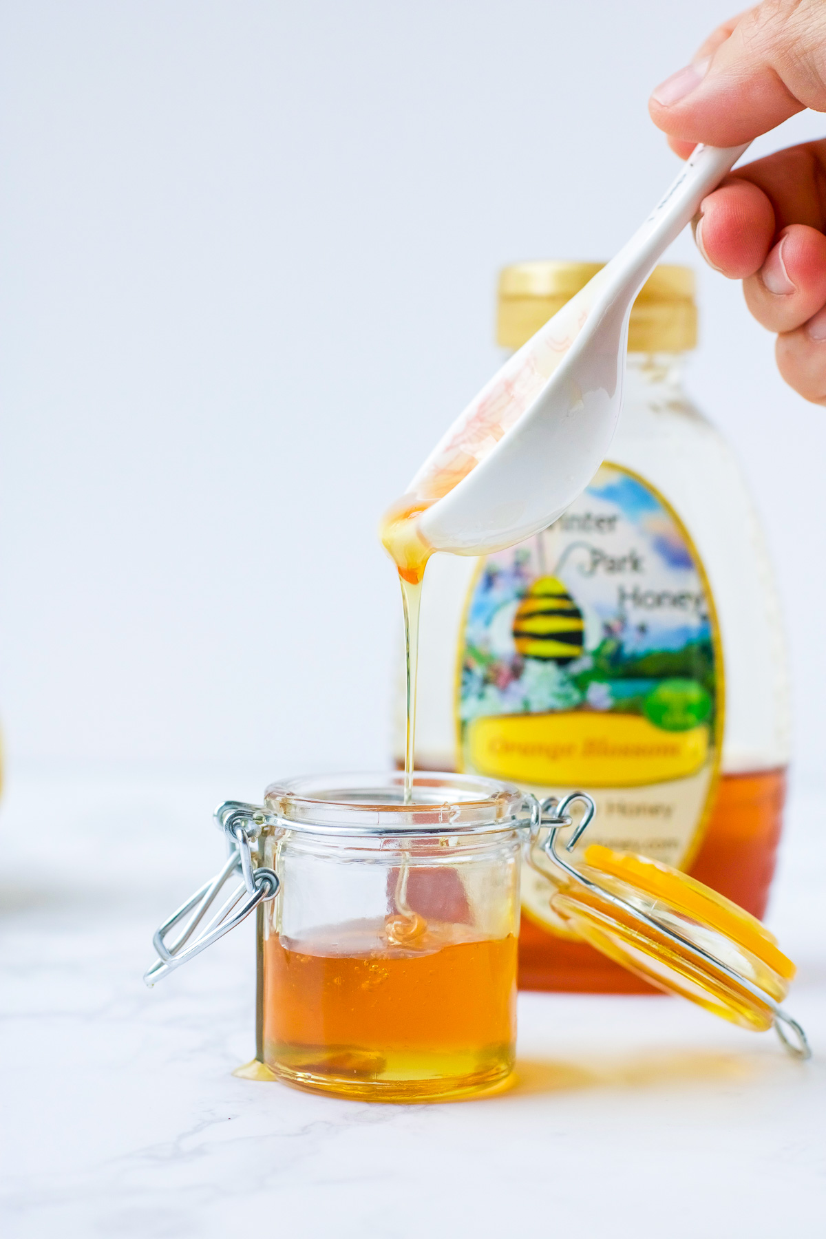 Homemade honey face wash combines antibacterial, anti-inflammatory and natural moisturizing power of honey with essential and nourishing oils.